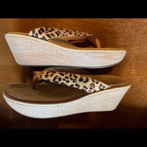 VIONIC Grenada Platform Leopard Thong Sandals Women’s Size 9